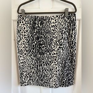 Talbots pencil skirt lightweight black / white animal print Size 12 fully lined